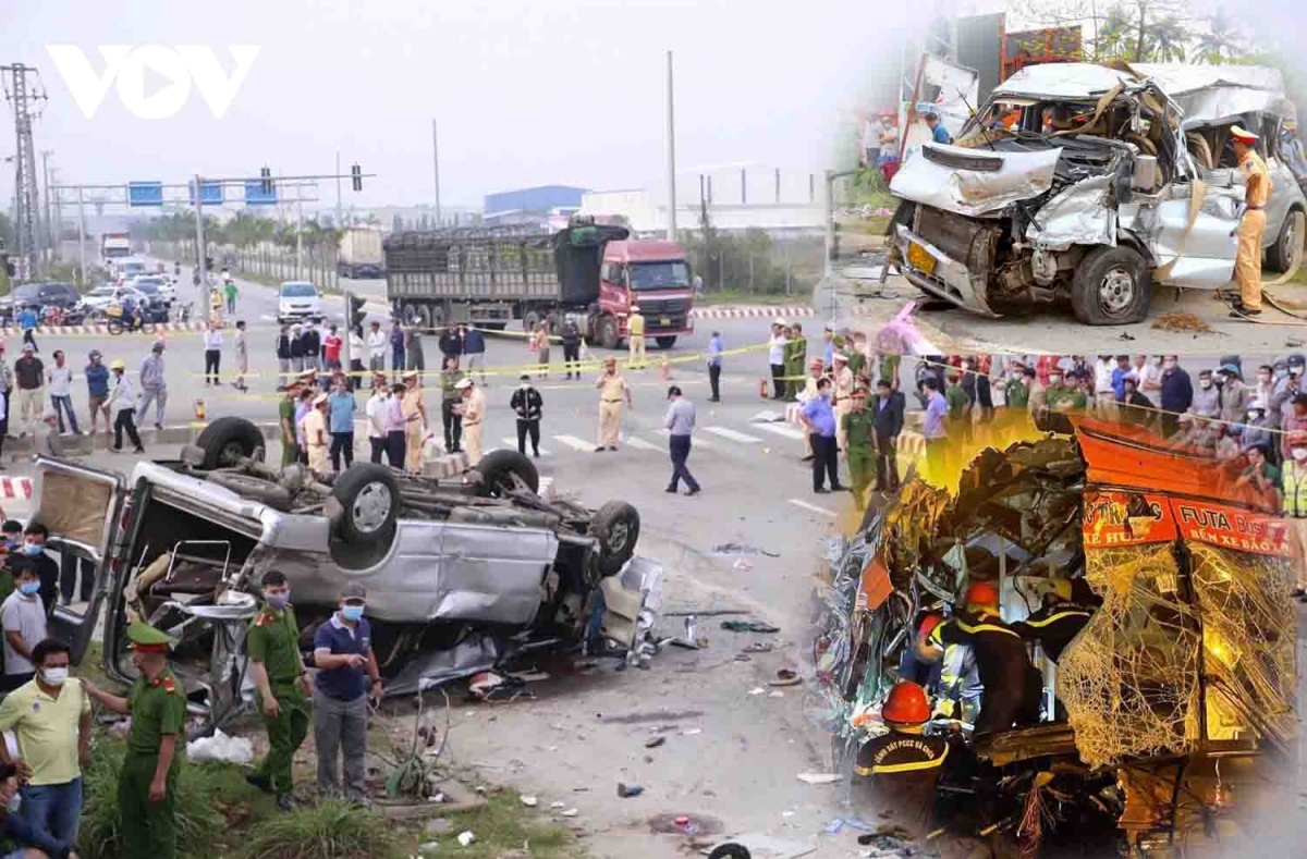 A 16-seat minibus traveling for medical examinations crashes with a heavy goods vehicle in Nui Thanh district at 4 a.m. on February 14. The death toll from the accident in the central province of Quang Nam is up to 10.