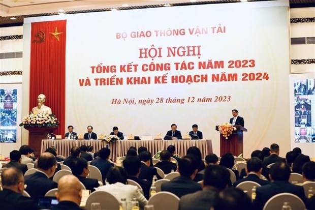 Prime Minister Pham Minh Chinh speaks at the meeting.
