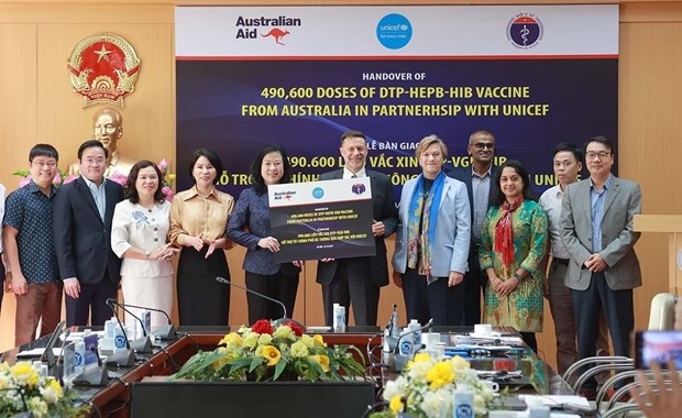 Delegates at the handover ceremony of the DPT-HBV-Hib vaccine
