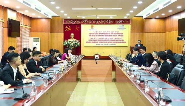 At the signing ceremony (Source: tienphong.vn)