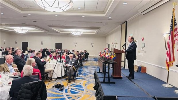Vietnamese Ambassador to the US Nguyen Quoc Dung speaks at the meeting with members of the Annapolis International Club (Photo: VNA)