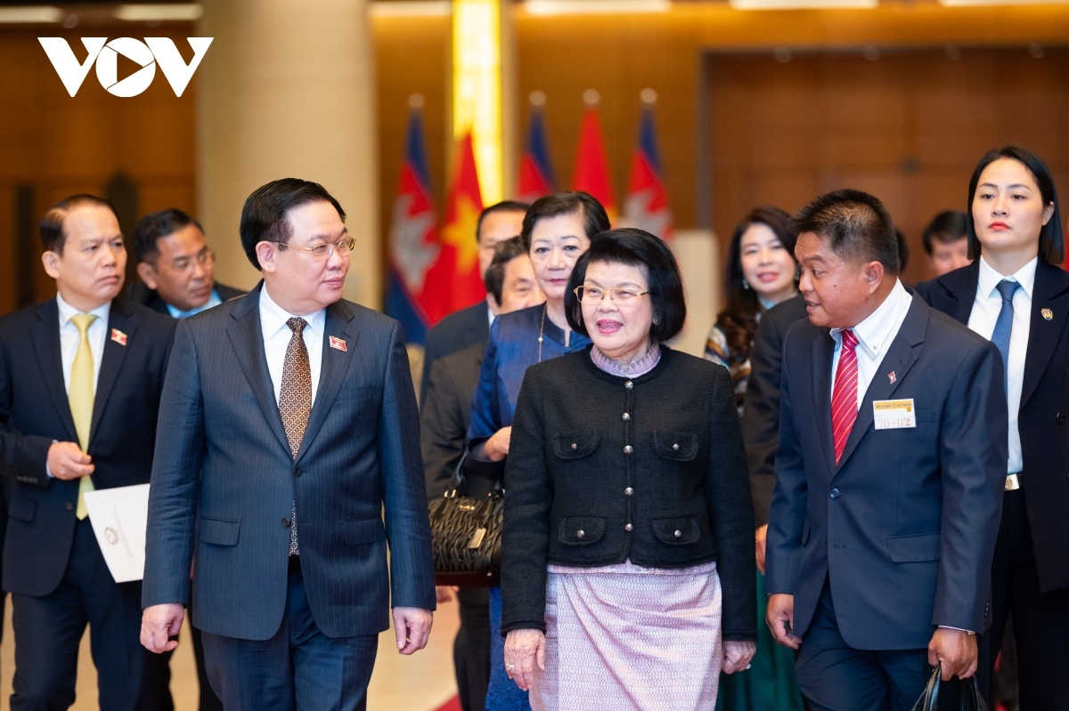 National Assembly Chairman Vuong Dinh Hue and his Cambodian counterpart Samdech Khuon Sudary agree to increase visit exchanges between the two countries in the coming time.