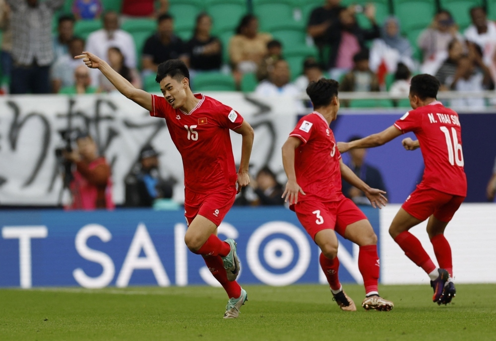 Dinh Bac of the Vietnamese team celebrates the 1-1 equalizer goal (Photo: Reuters)
