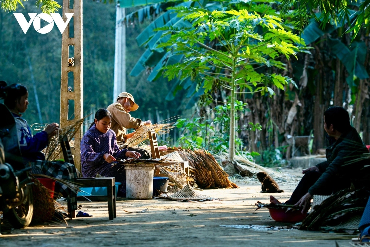 Conical hat making is the unique craft that has been maintained and developed among the Nung An ethnic group in Cao Bang province from generation to generation.