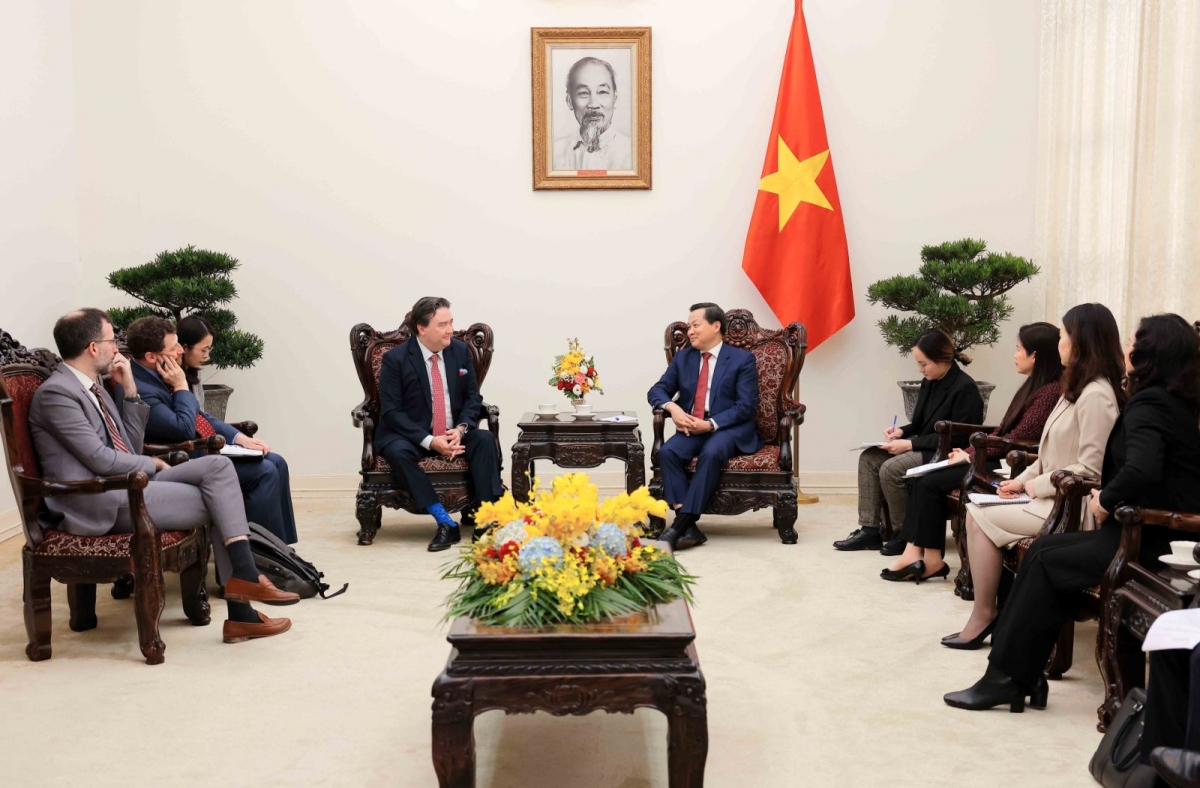 Vietnamese Deputy Prime Minister Le Minh Khai meets US Ambassador to Vietnam Marc Knapper in Hanoi on January 31. (Photo: VGP)