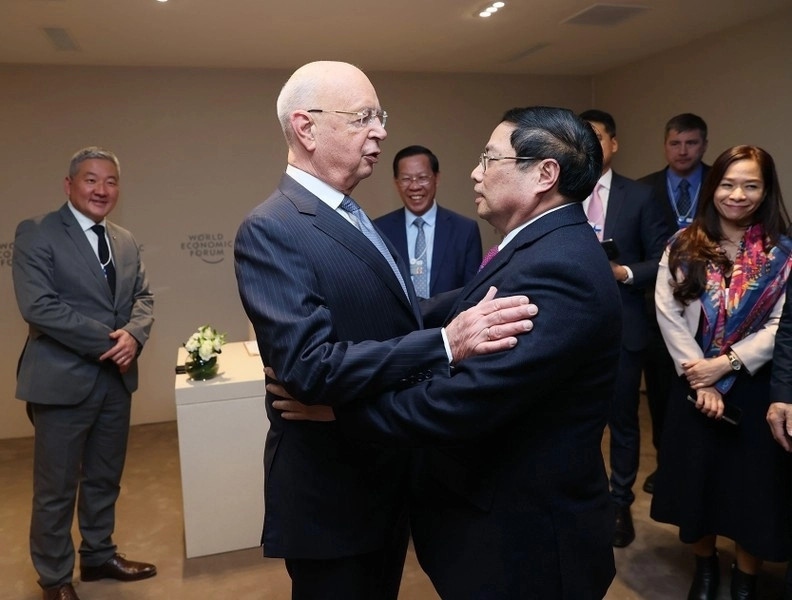 Vietnamese Prime Minister Pham Minh Chinh meets with World Economic Forum founder and executive chairman Klaus Schwab in Davos on January 16. 