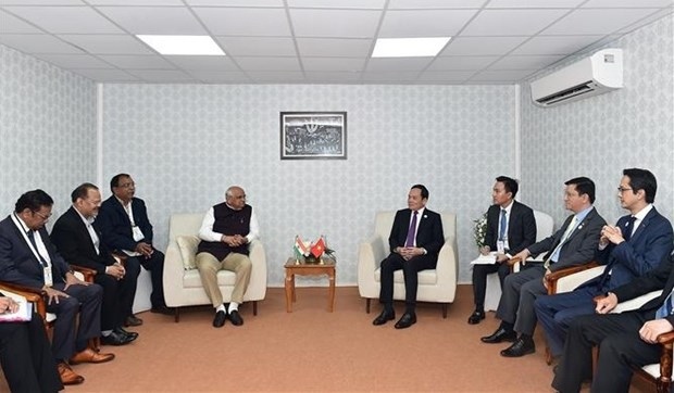 Deputy Prime Minister Tran Luu Quang (R) receives Chief Minister of India’s Gujarat state Bhupendra Patel
(Photo: VNA)