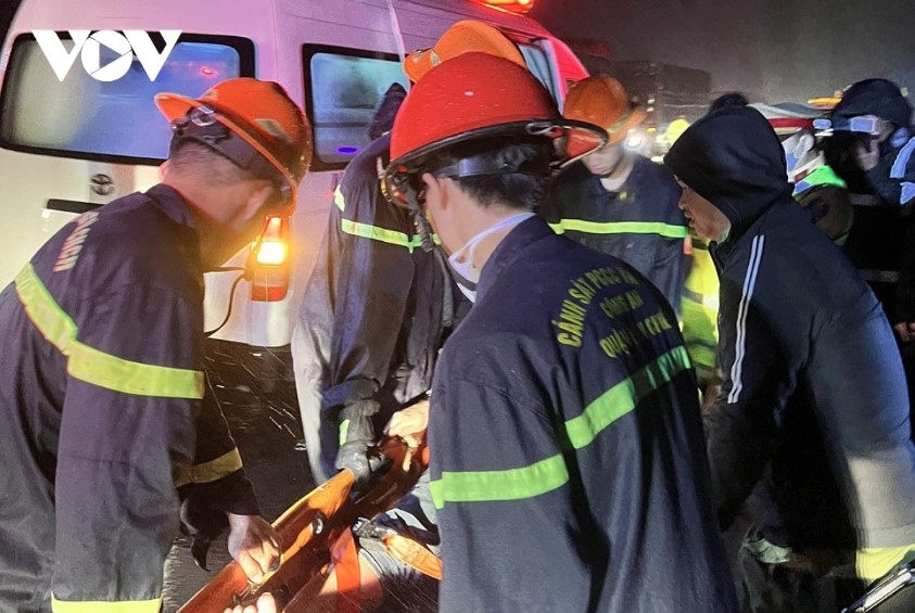 Three injured victims are taken to the Da Nang General Hospital for treatment 