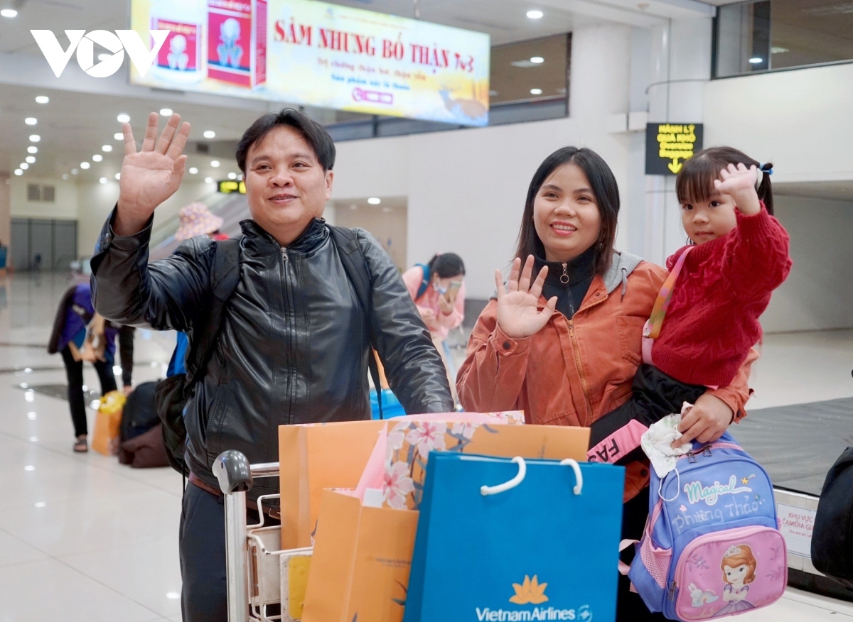 Workers taking these free flights all live in difficult circumstances, have relatives in need of special care, and have not been able to return home for the biggest holiday in Vietnam in a year for several years.