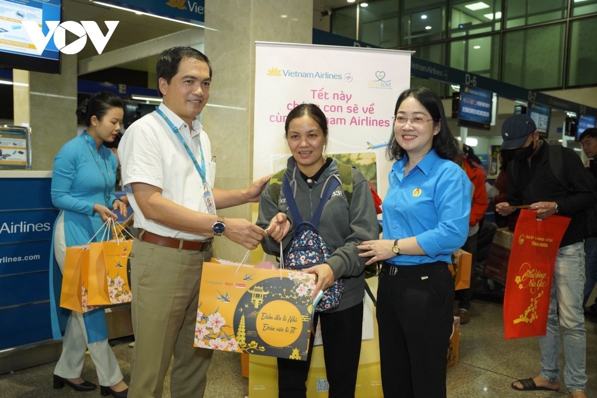 Labour unions in southern provinces have proposed a list of the beneficiaries, with priority given to workers who have endured difficult circumstances and who have spent Tet away from their hometowns several times.