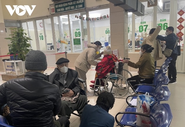  The number of elderly people sent to hospital for respiratory illness increase sharply