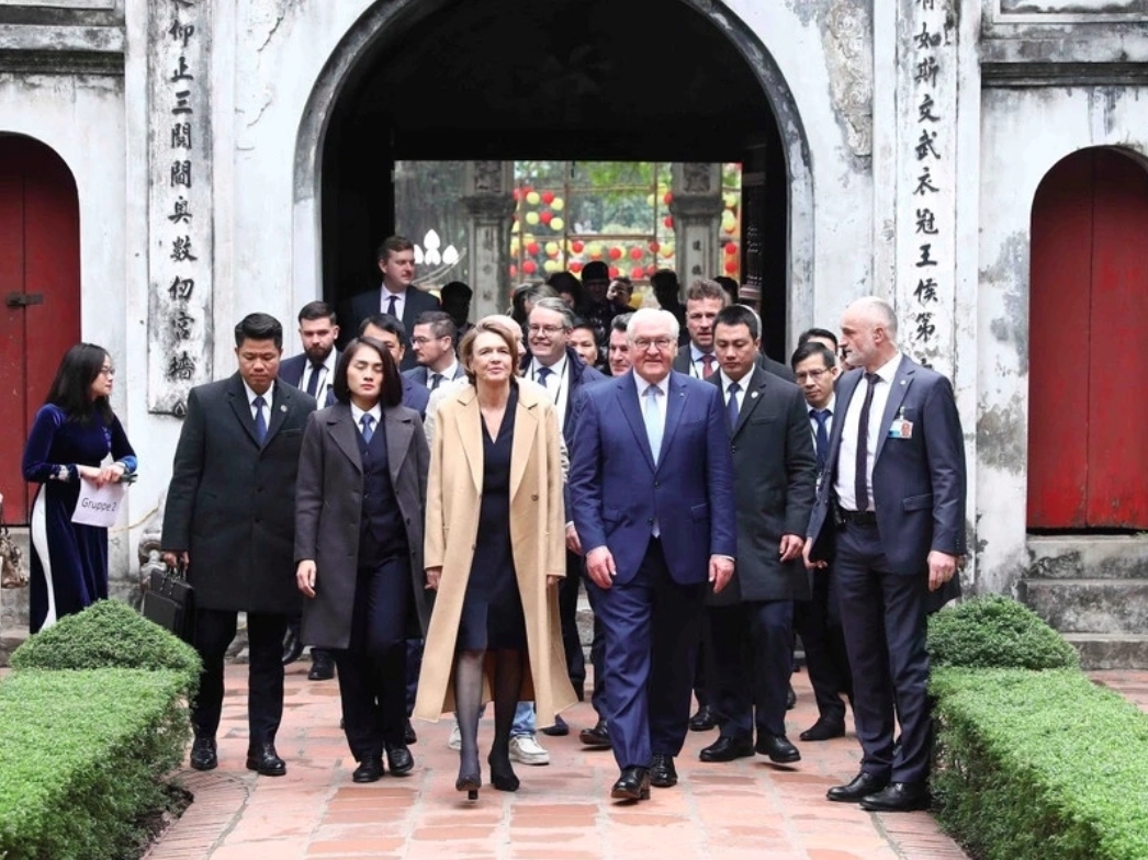 Foreign visitors spend time exploring Vietnamese culture through a visit to the historic Temple of Literature, a site which showcases Vietnam’s traditional fondness for learning.