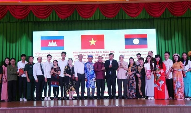 Representatives of the Consulate General of Laos and Cambodia in Ho Chi Minh City pose for group photo with Lao and Cambodian students.
