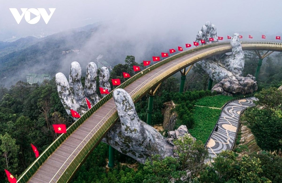 Golden Bridge - an attractive tourist destination in Da Nang city, central Vietnam