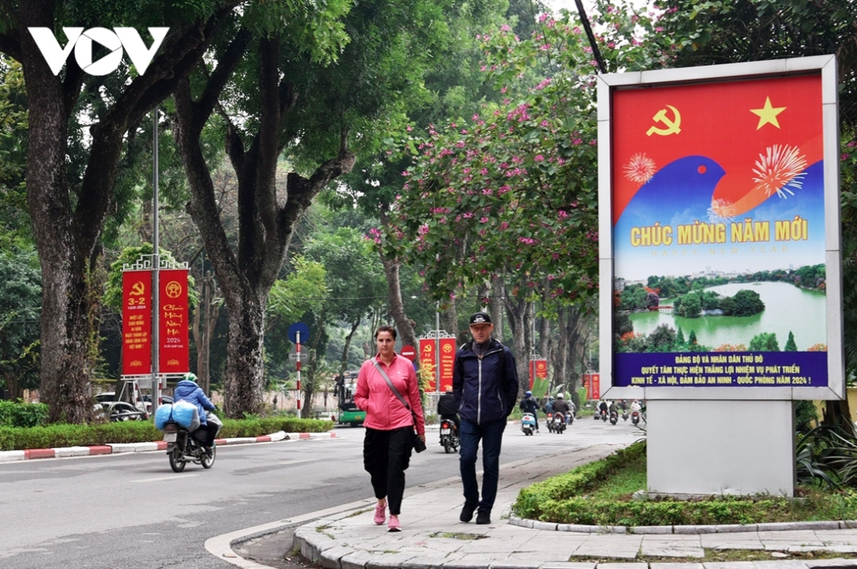 Large-sized posters are erected on the capital's main streets to welcome the Lunar Year of the Dragon.