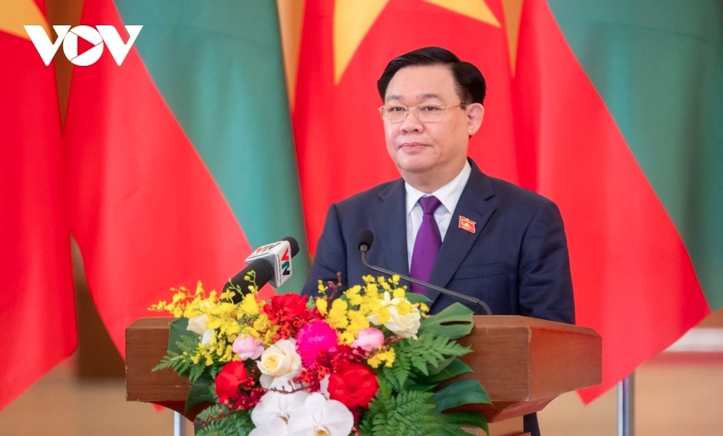 National Assembly Chairman Vuong Dinh Hue talks to the media
