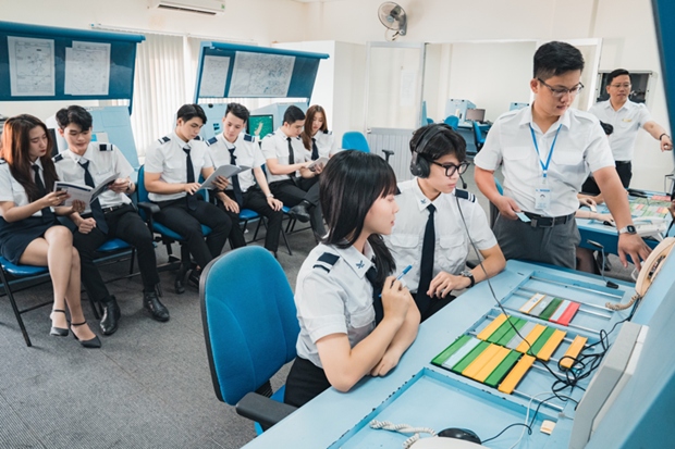 Businesses in the aviation industry continuously need to train human resources for a variety of positions (Photo: vneconomy.vn)