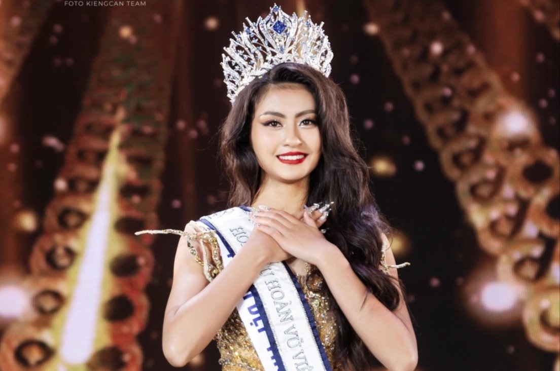 The Ninh Binh native stands at 1.70 metres tall with body measurement of 82-60-87 cm. She is currently a student at the National Economics University in Hanoi.