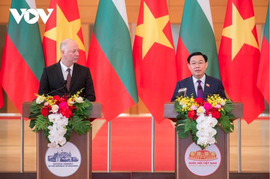 National Assembly Chairman Vuong Dinh Hue and his Bulgarian counterpart Rosen Dimitrov Jeliazkov at the press briefing