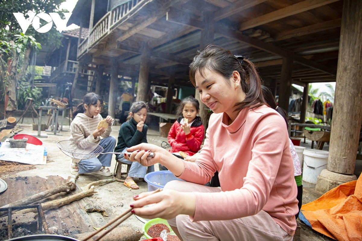 Khẩu xén is not only a typical delicacy of the ưhite Thai ethnic group in Muong Lay but also a common product in the market popular with many people.