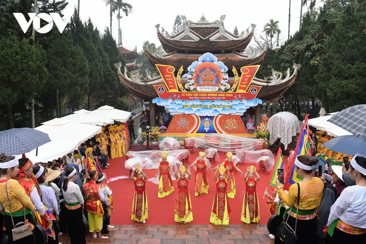 Huong Pagoda is a vast cultural and religious complex of Buddhist temples and shrines built into the limestone Huong Tich mountains.