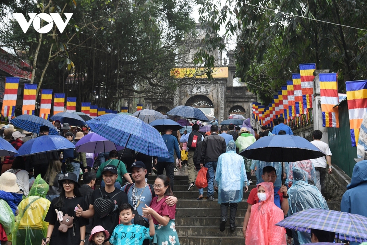 Despite light rain, pilgrims and tourists continue to flock to the festival.