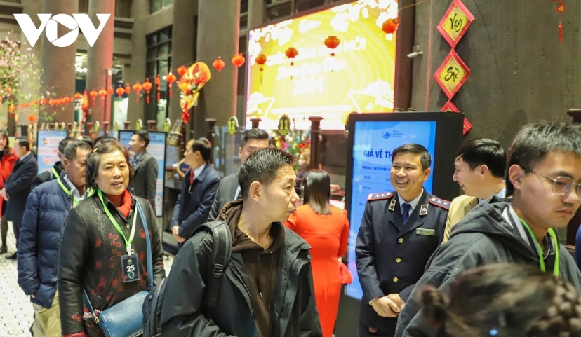 . A delegation of nearly 300 arrivals from the Republic of Korea is expected to tour Ha Long Bay.