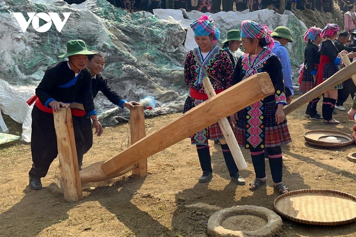Rice pounding, which is closely linked to local people’s farming, is an indispensable part of the festival.