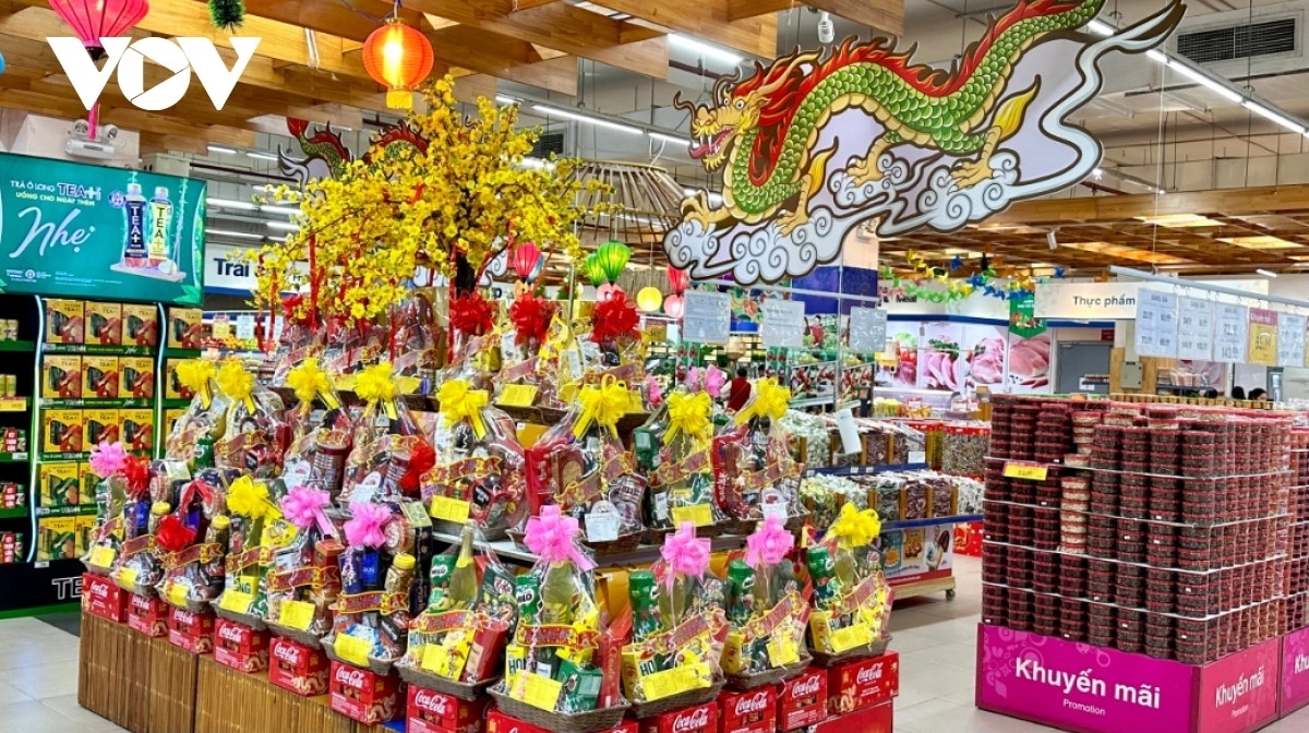 A variety of food items are available at supermarkets during the Tet holiday (Illustrative image)