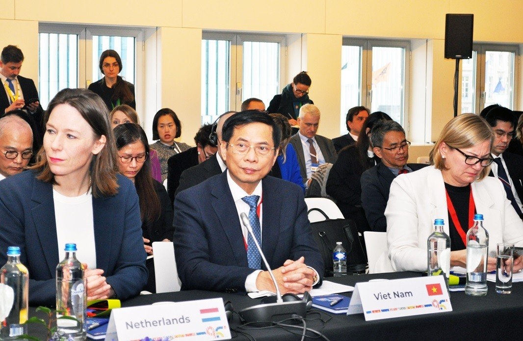 Vietnamese Foreign Minister Bui Thanh Son attends the 24th ASEAN-EU Ministerial Meeting in Brussels on February 2. (Photo: baoquocte)