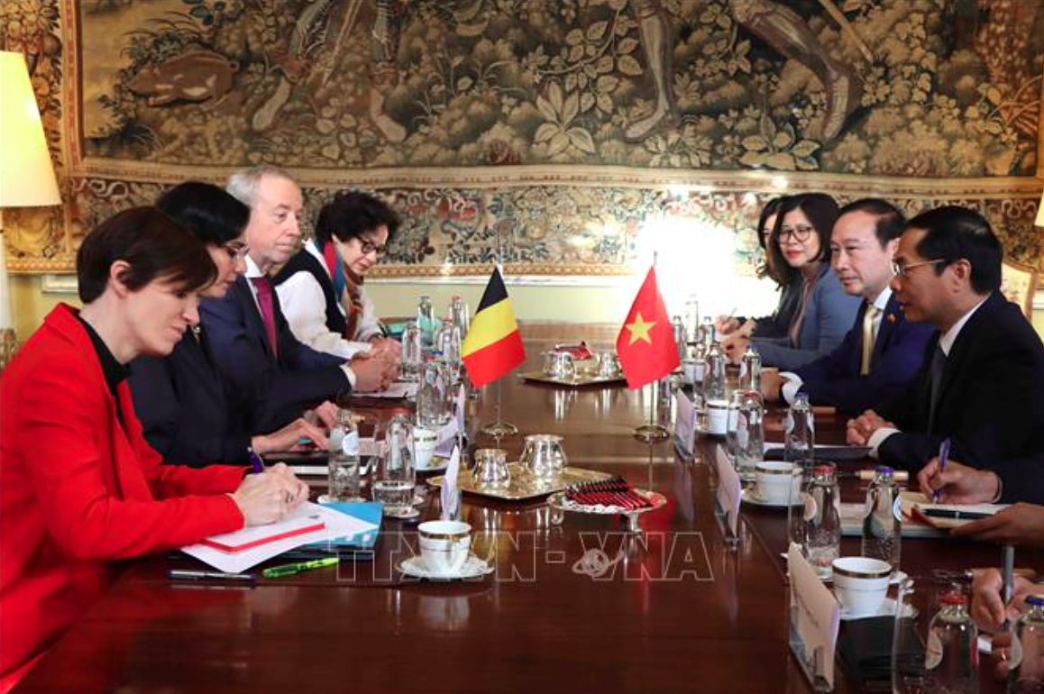 Belgian Minister of Foreign Affairs, European Affairs and Foreign Trade and the Federal Cultural Institutions Hadja Lahbib, and Vietnamese Minister of Foreign Affairs hold talks in Brussels. (Photo: VNA)