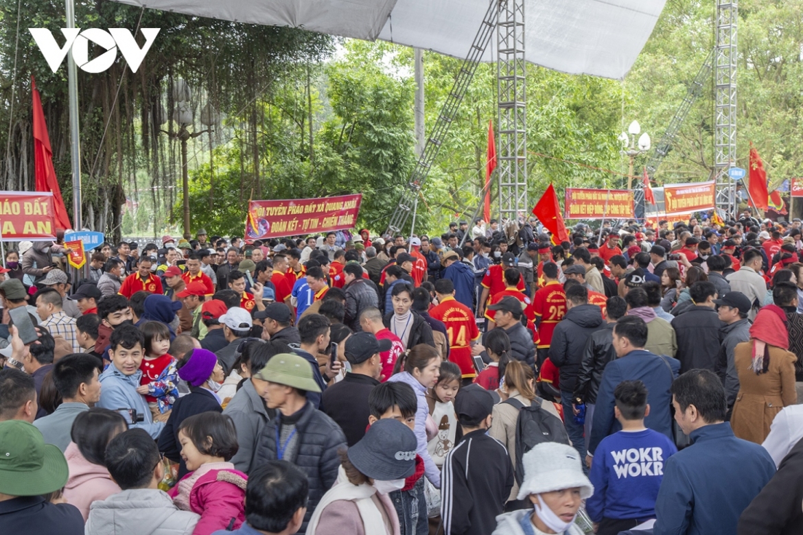 The festival attracts the participation of many locals and tourists.