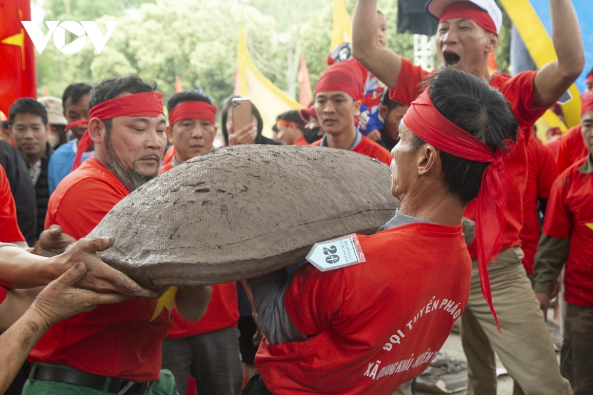 Selecting clay, which is free from impurities, is key to making firecrackers that can create loud bangs when they are thrown against the ground.