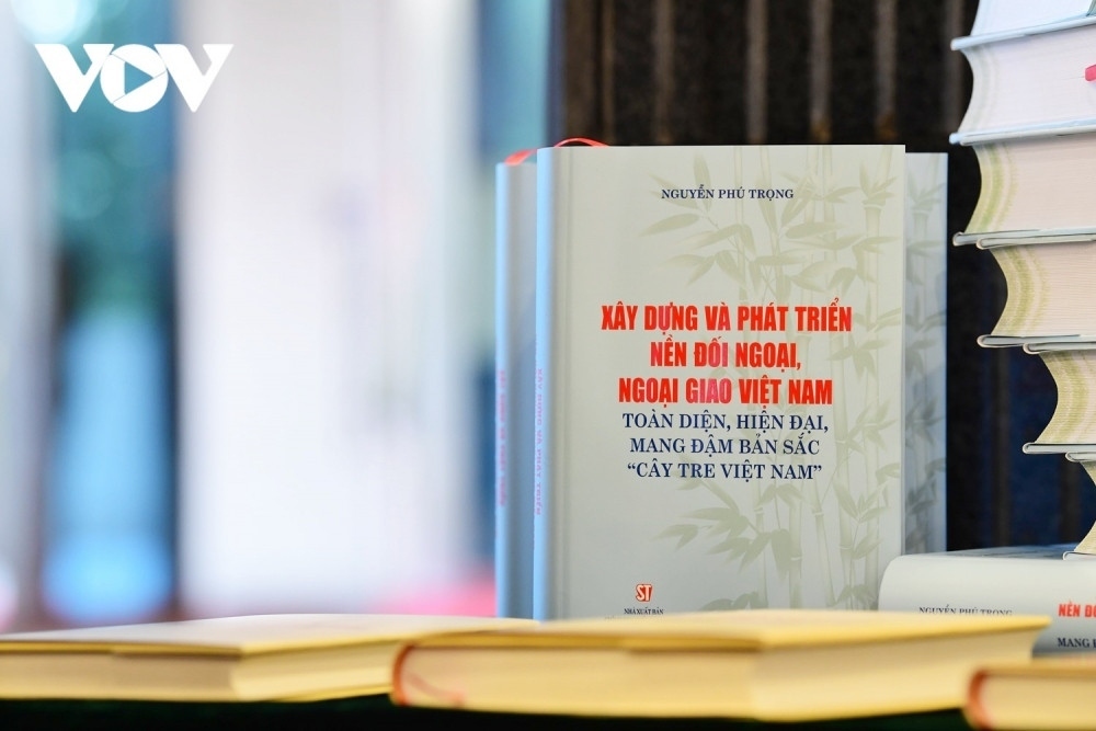 The book by Party General Secretary Nguyen Phu Trong on the building and development of Vietnamese diplomacy deeply imbued with the characteristics of “Vietnamese bamboo”