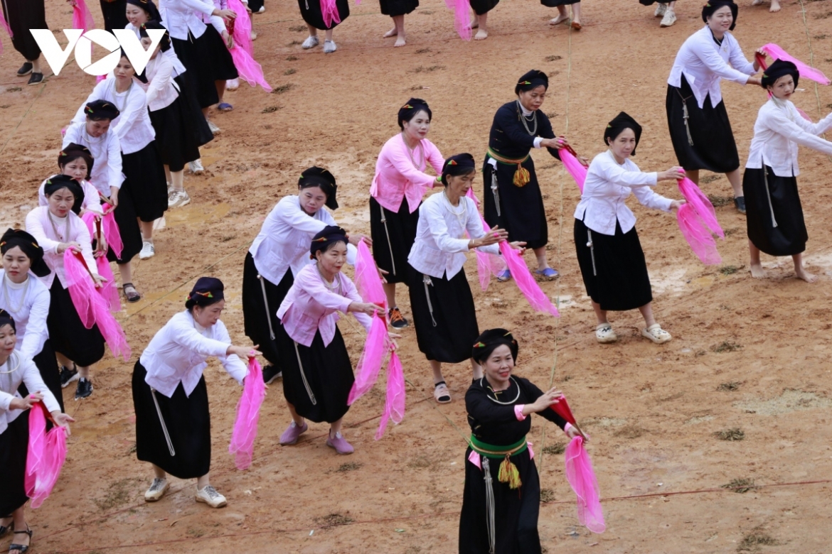 Dam Thuong dance of the Tay ethnic people is a popular dance which has long been attached to their daily life and agricultural production.