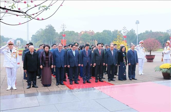 They are also joined by former Party General Secretary Nong Duc Manh, former President Nguyen Xuan Phuc, former NA chairwoman Nguyen Thi Kim Ngan, Politburo members, secretaries of the Party Central Committee, the Vice President, NA vice chairpersons, along with many incumbent and former leaders of the Party, the State, ministries, sectors, and central agencies.