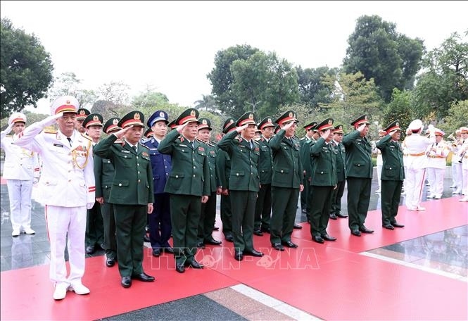 The same day sees a delegation of the Central Military Commission of the Ministry of National Defence offer incense in tribute to President Ho Chi Minh.