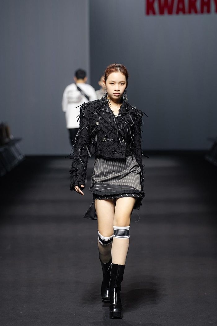 Bao Ha is a familiar face at many fashion shows. The 15-year-old girl from Ho Chi Minh City has modelled at Vietnam International Fashion Week for many years.