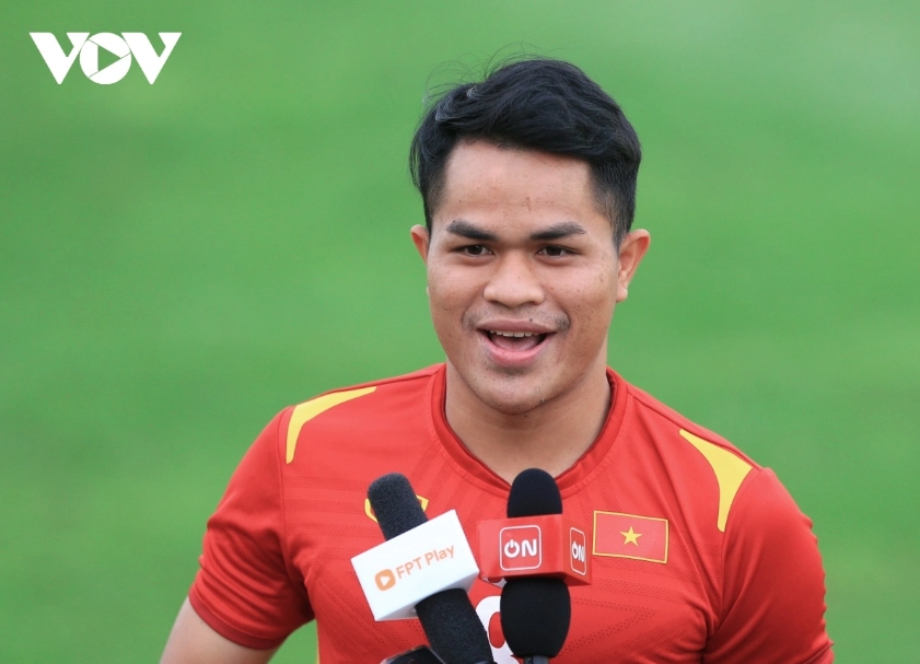 Midfielder Dung Quang Nho was chosen as captain of the U23 team for the 2022 AFF Championship, in which Vietnam finished as runners-up. The Binh Thuan native is now one of the key players for his club side LPBank Hoang Anh Gia Lai FC.