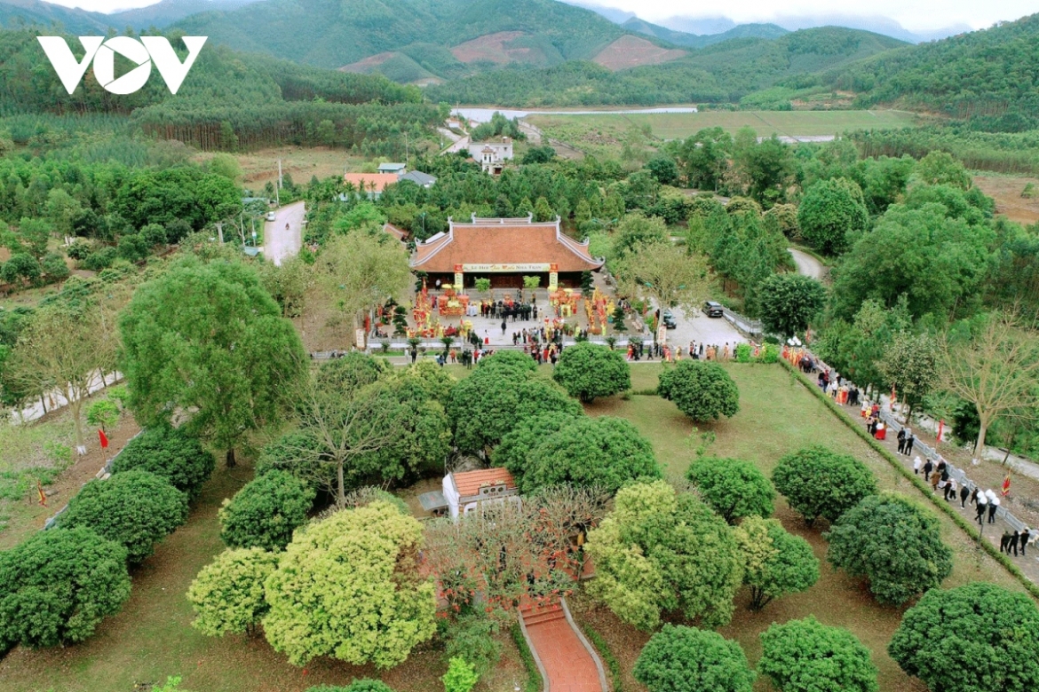 The temple worships the ancestors of the Tran dynasty and the Tran kings.
