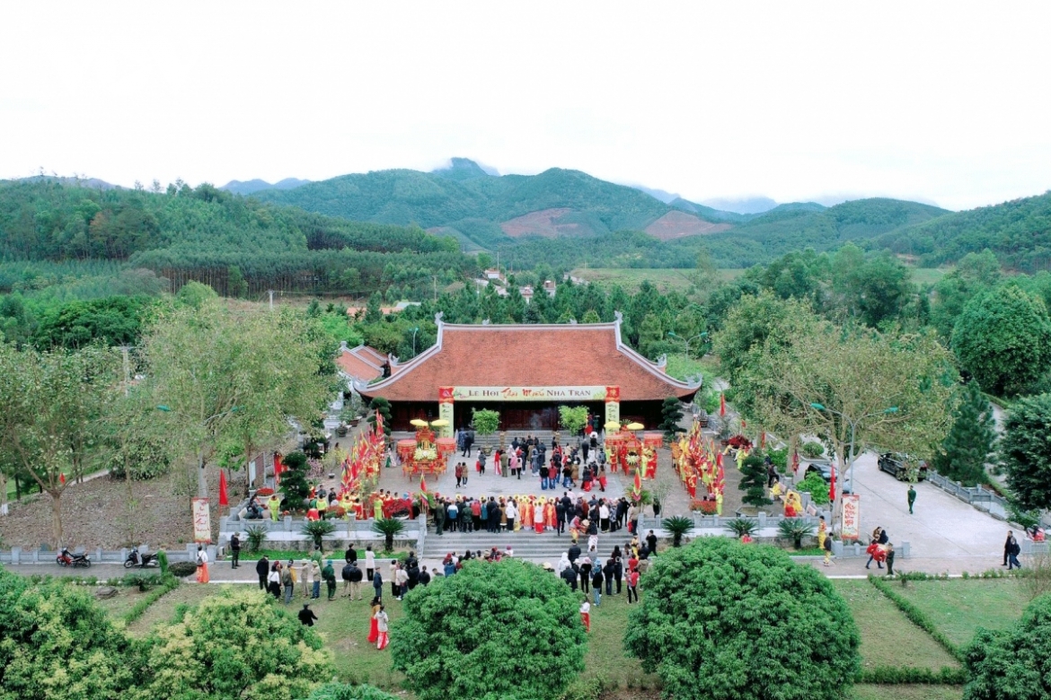 It is one of the most important relic sites found in the complex of the Tran Dynasty Special National Monument in Dong Trieu town.