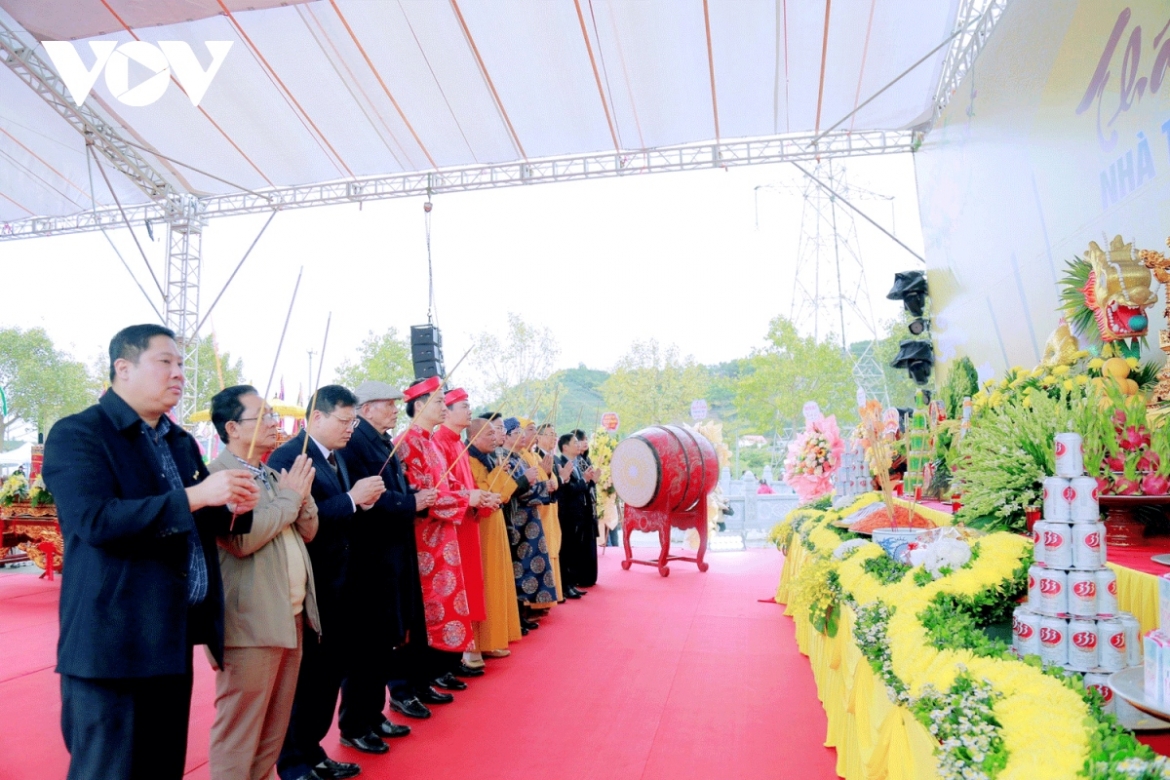 The opening ceremony involves a ritual in order to pray for national peace and prosperity, as well as an incense offering ceremony.