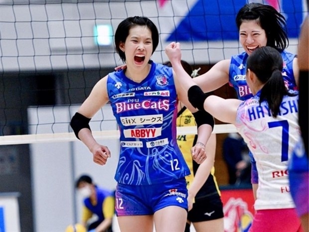 Tran Thi Thanh Thuy (left)celebrates with teammates of PFU BlueCats in Japan. (Photo of FC Tran Thị Thanh Thuy)