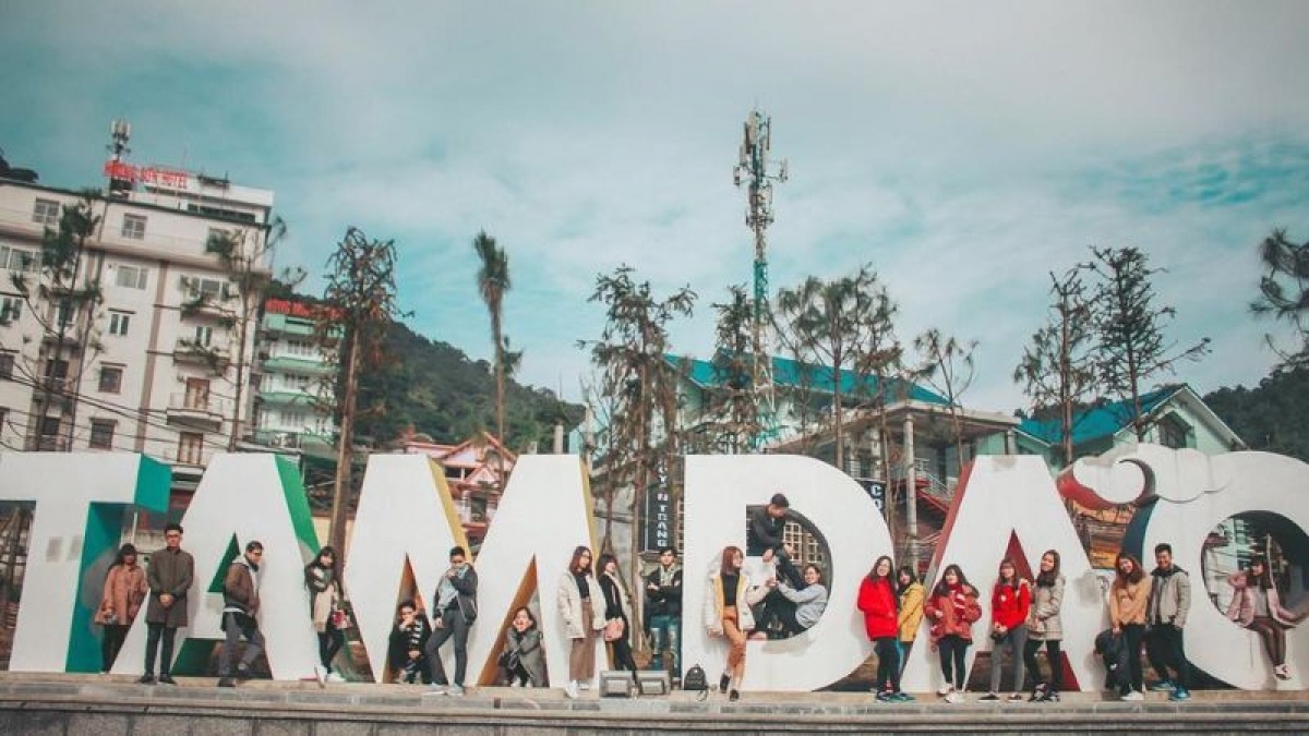 The town is famous for buildings which reflect French architecture. It also offers unique cuisine that is popular among local people and tourists alike.