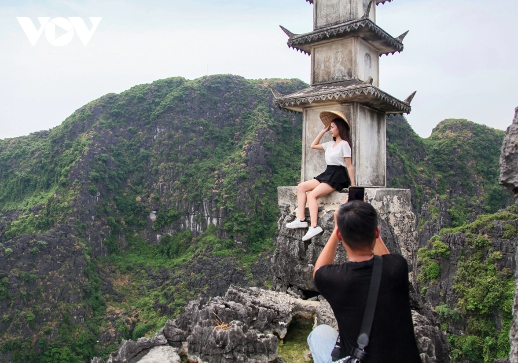 Ninh Binh is home to many popular tourist attractions, such as the UNESCO World Heritage Site of Trang An Landscape Complex, the stunning Tam Coc that is often called "Ha Long Bay on land", the breathtaking Bai Dinh Pagoda, and many more.