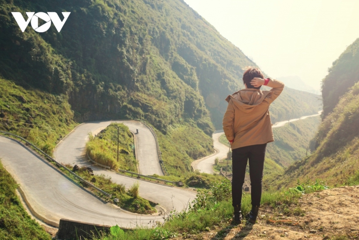 Ma Pi Leng Pass, Dong Van Karst Plateau Geopark, and Dong Van Market are among the not-to-be-missed tourist attractions which can be found in Ha Giang.