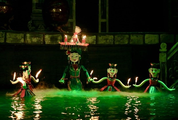 The puppet performances, along with other unique art shows at the multi-million-dollar entertainment complex in Sunset Town, help visitors increase their experience, contributing to honouring and bringing back traditional values and bringing Vietnamese culture closer to the world.