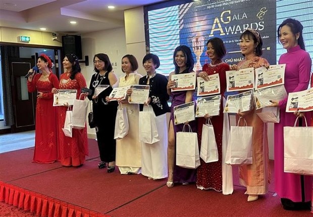 Outstanding businesswomen are honoured at the event  (Photo: VNA)