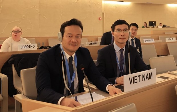 Ambassador Mai Phan Dung (L), Permanent Representative of Vietnam to the United Nations in Geneva
(Photo: VNA)