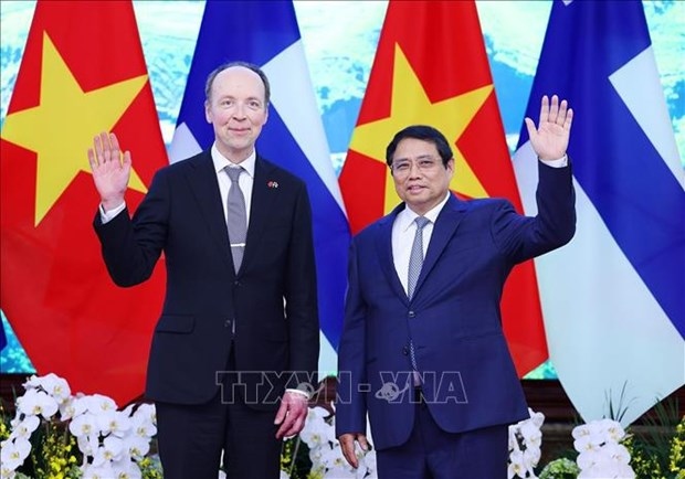 PM Pham Minh Chinh (R) and Speaker of the Parliament of Finland Jussi Halla-aho